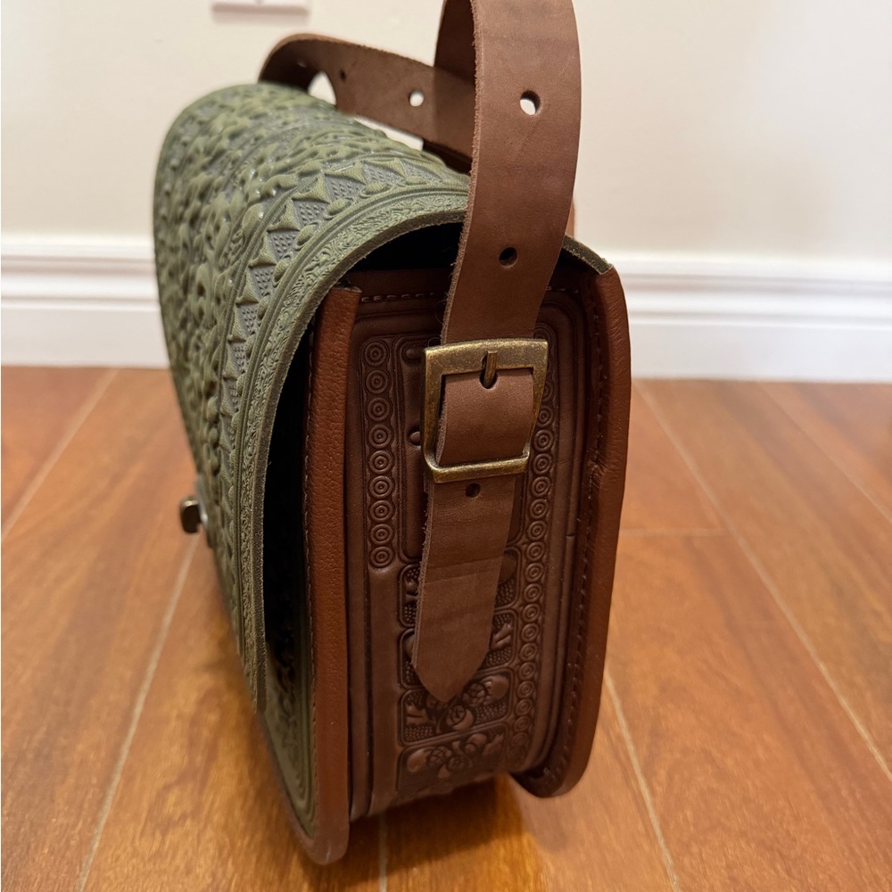 Hand-tooled Ukrainian Leather Saddle Bag - Picture 4 of 7